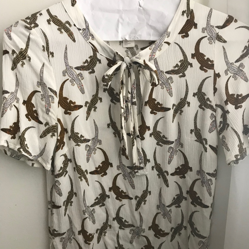 Blouse with tie